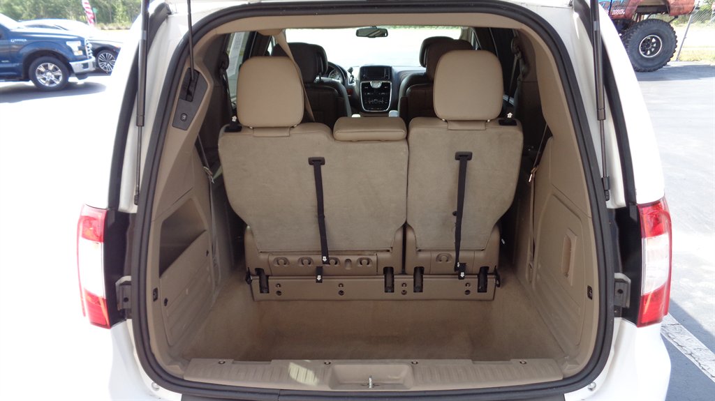 2015 Chrysler Town & Country - $14,999