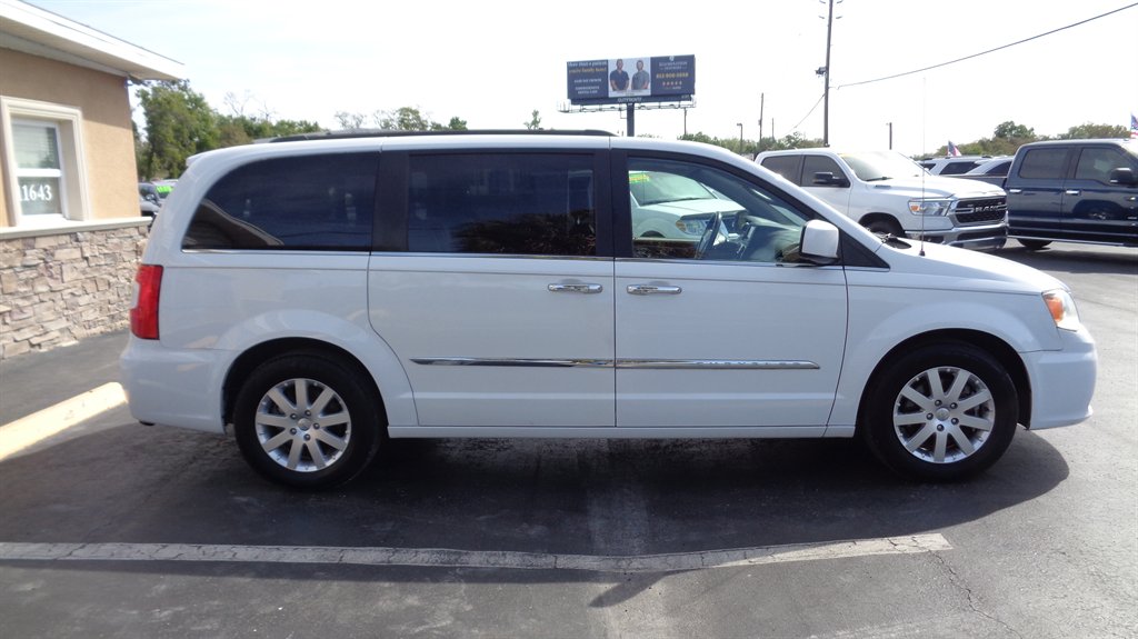 2015 Chrysler Town & Country - $14,999