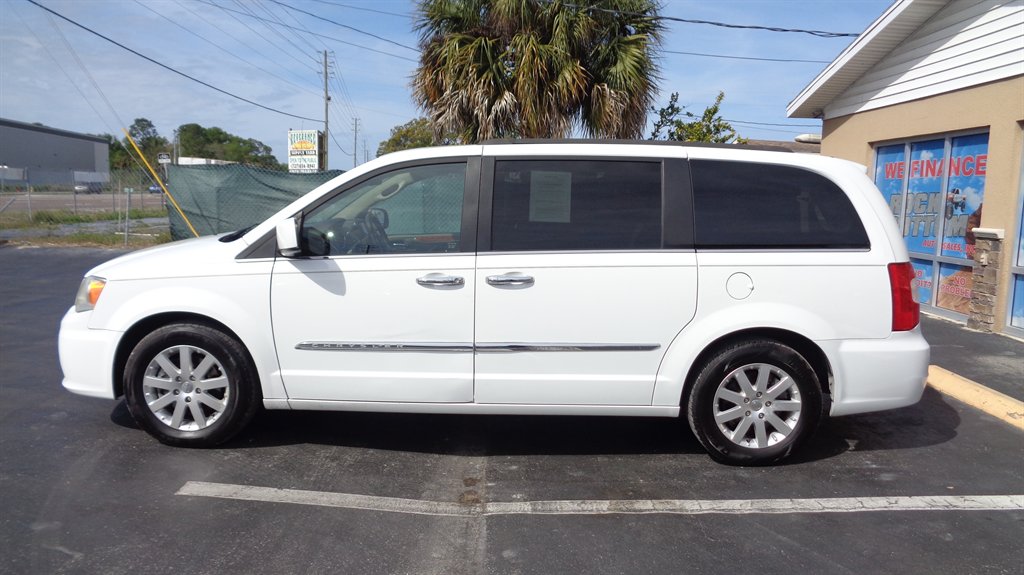 2015 Chrysler Town & Country - $14,999