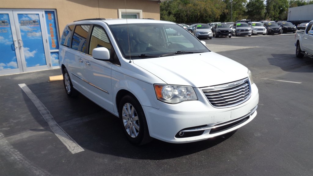 2015 Chrysler Town & Country - $14,999