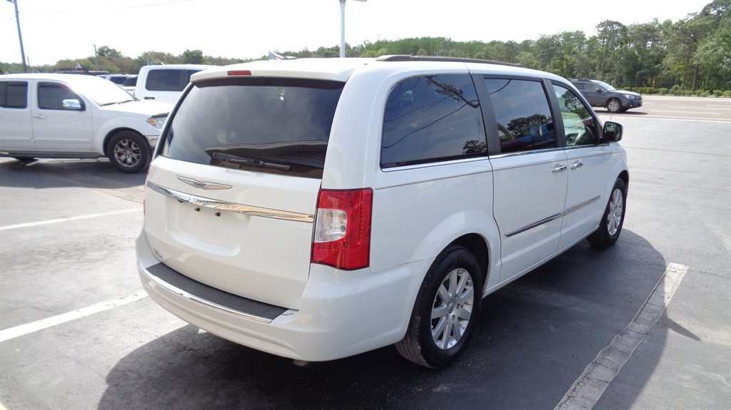 2015 Chrysler Town & Country - $14,999