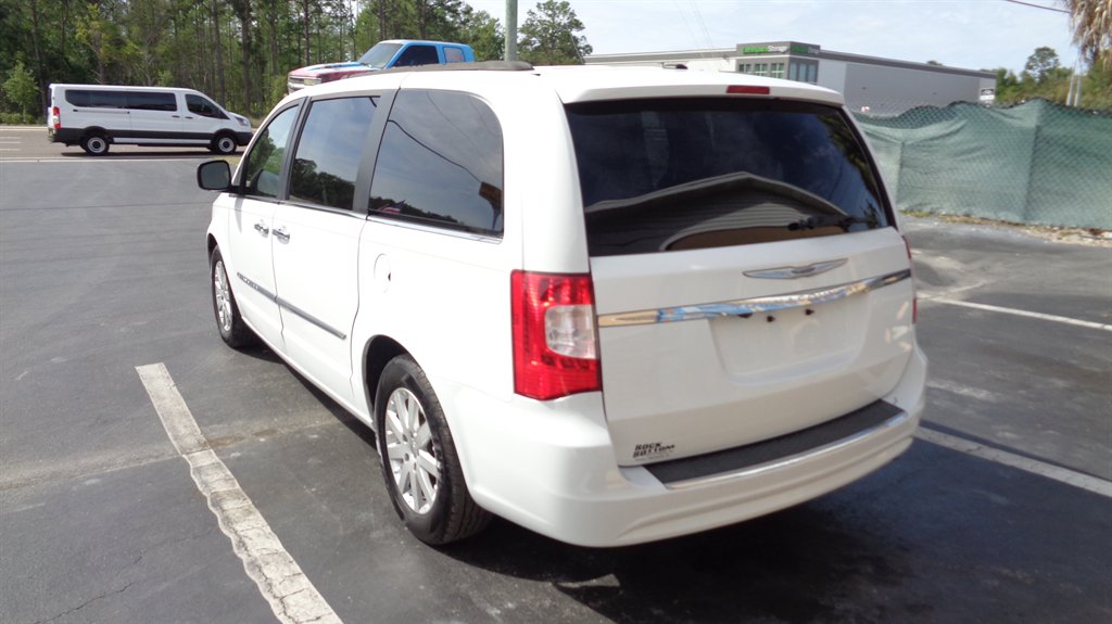 2015 Chrysler Town & Country - $14,999