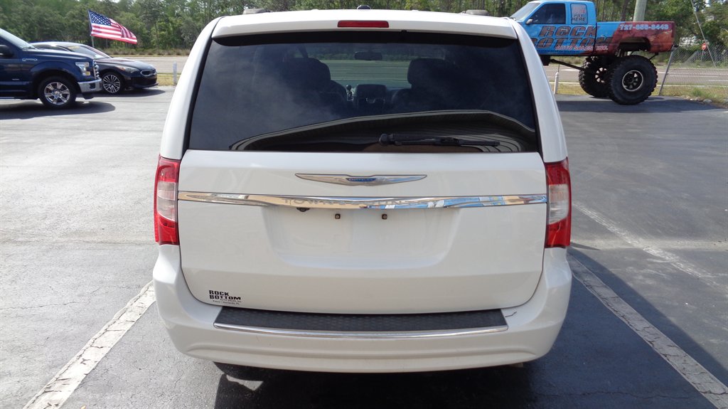 2015 Chrysler Town & Country - $14,999