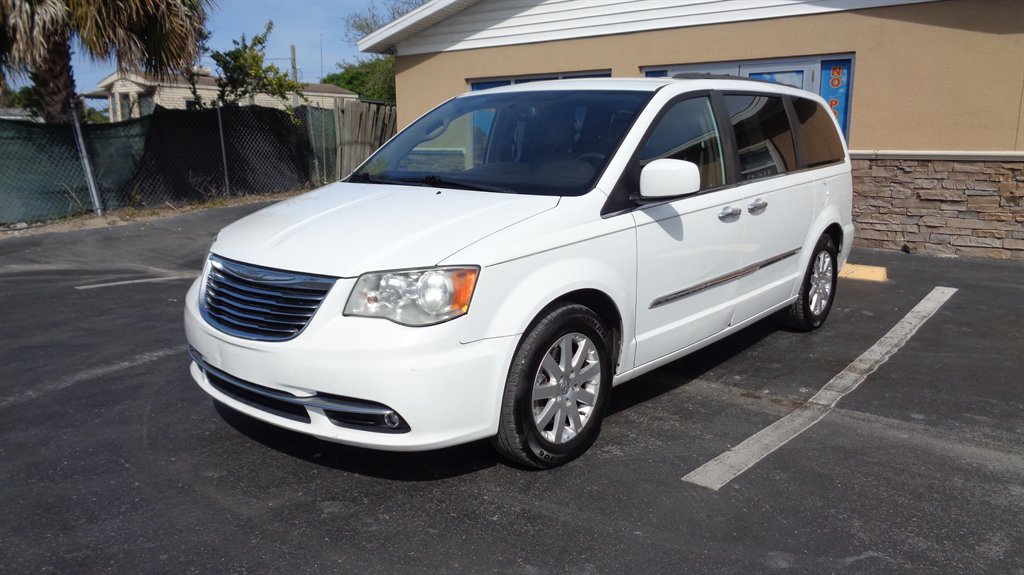 2015 Chrysler Town & Country - $14,999