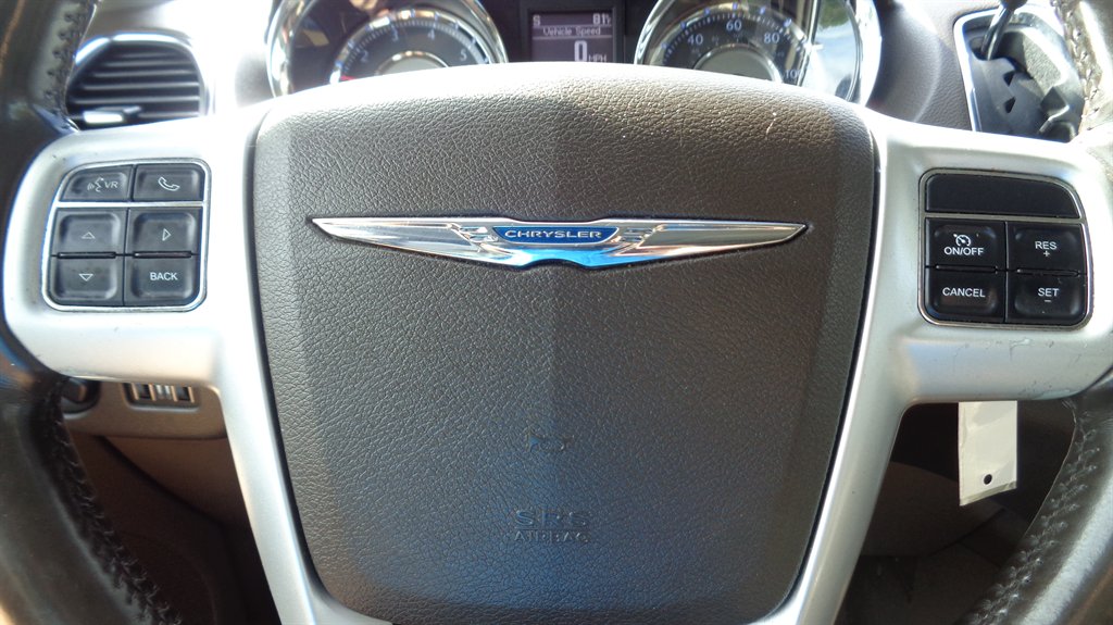 2015 Chrysler Town & Country - $14,999