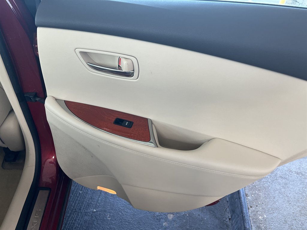 2010 Lexus ES - $17,999
