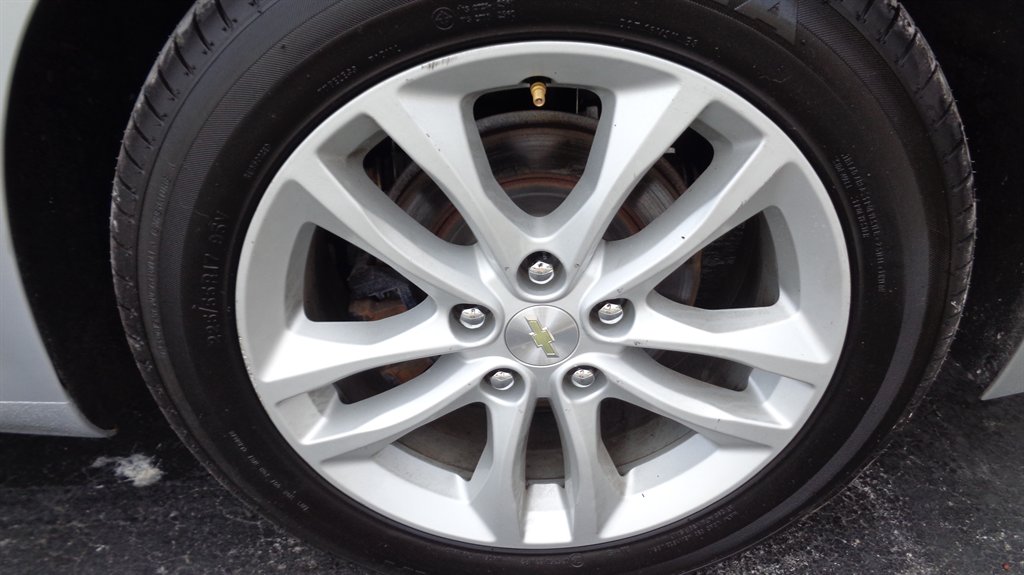 2016 Chevrolet Malibu - $17,999