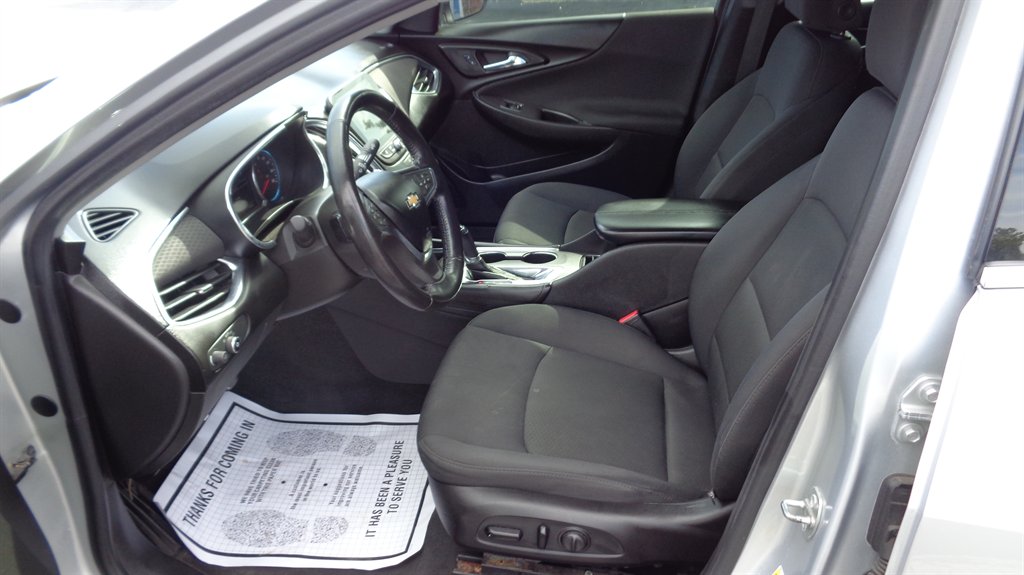 2016 Chevrolet Malibu - $17,999