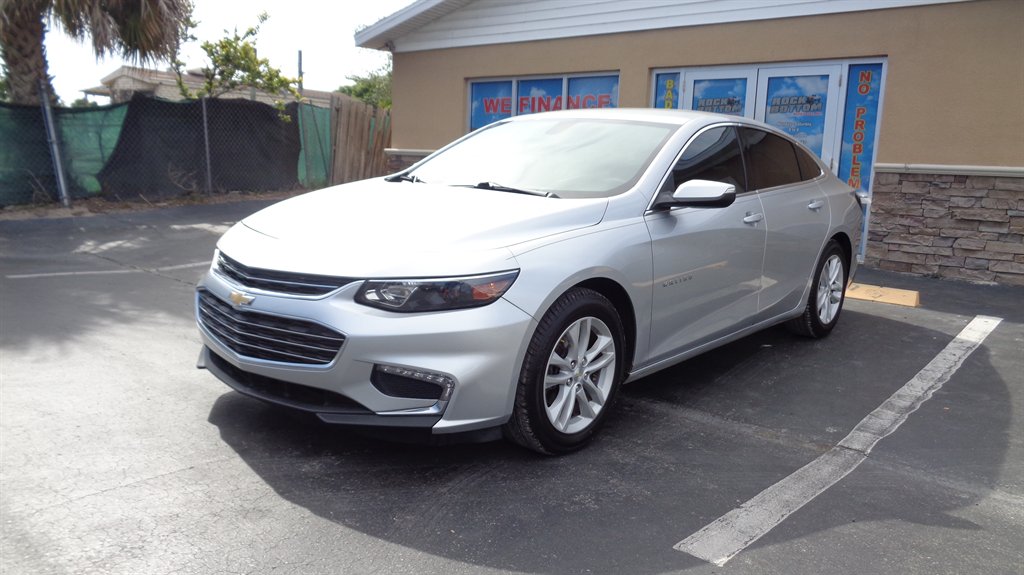 2016 Chevrolet Malibu - $17,999