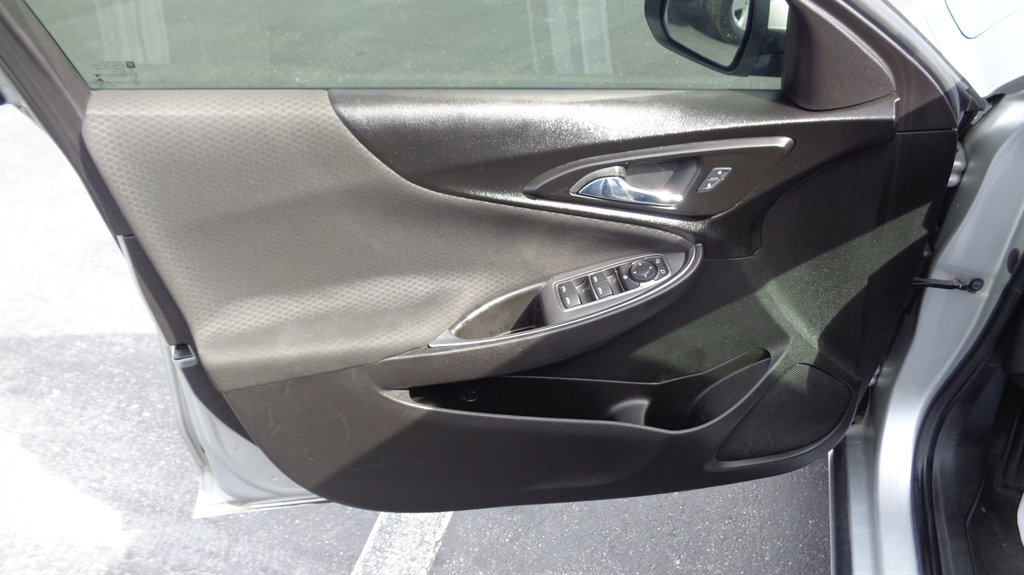 2016 Chevrolet Malibu - $17,999