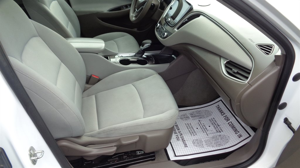 2022 Chevrolet Malibu - $18,499