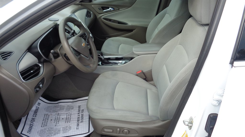 2022 Chevrolet Malibu - $18,499
