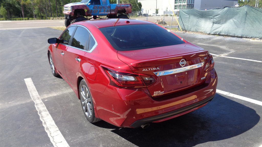 2018 Nissan Altima - $18,999