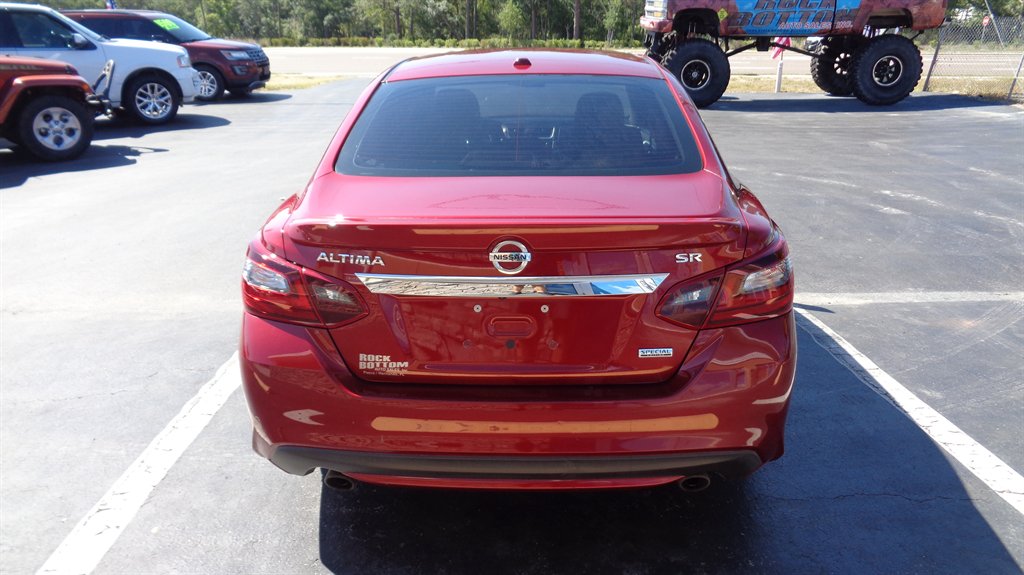 2018 Nissan Altima - $18,999