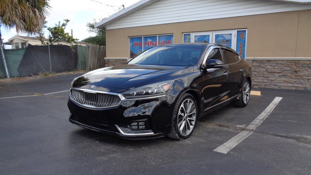 2017 Kia Cadenza - $19,999