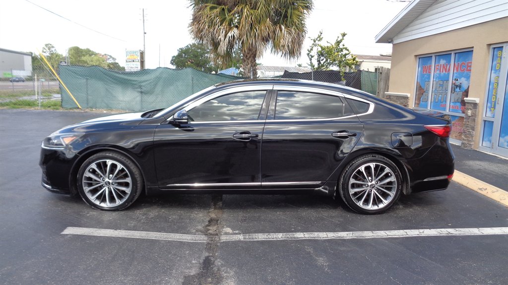 2017 Kia Cadenza - $19,999