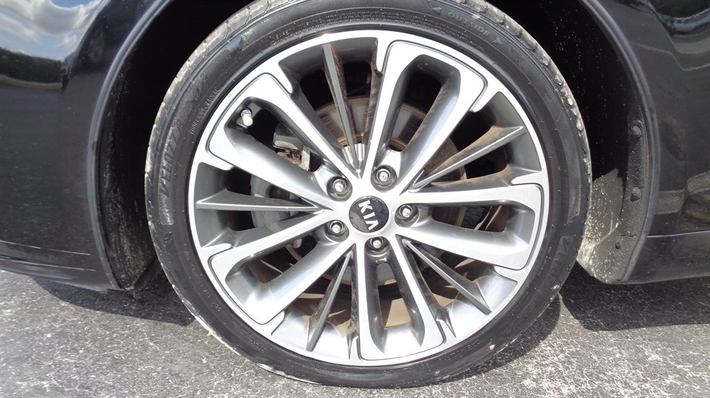 2017 Kia Cadenza - $19,999