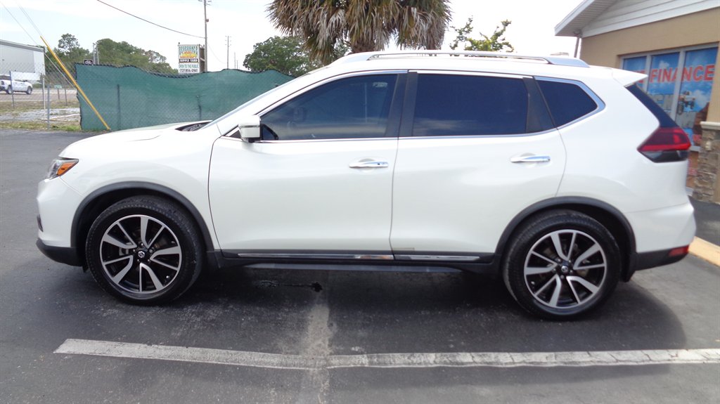 2018 Nissan Rogue - $17,999