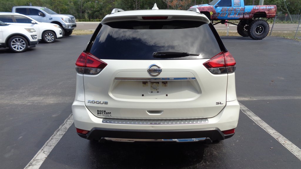 2018 Nissan Rogue - $17,999