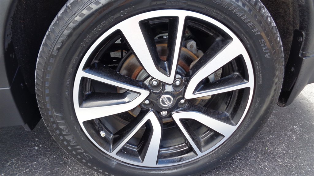 2018 Nissan Rogue - $17,999