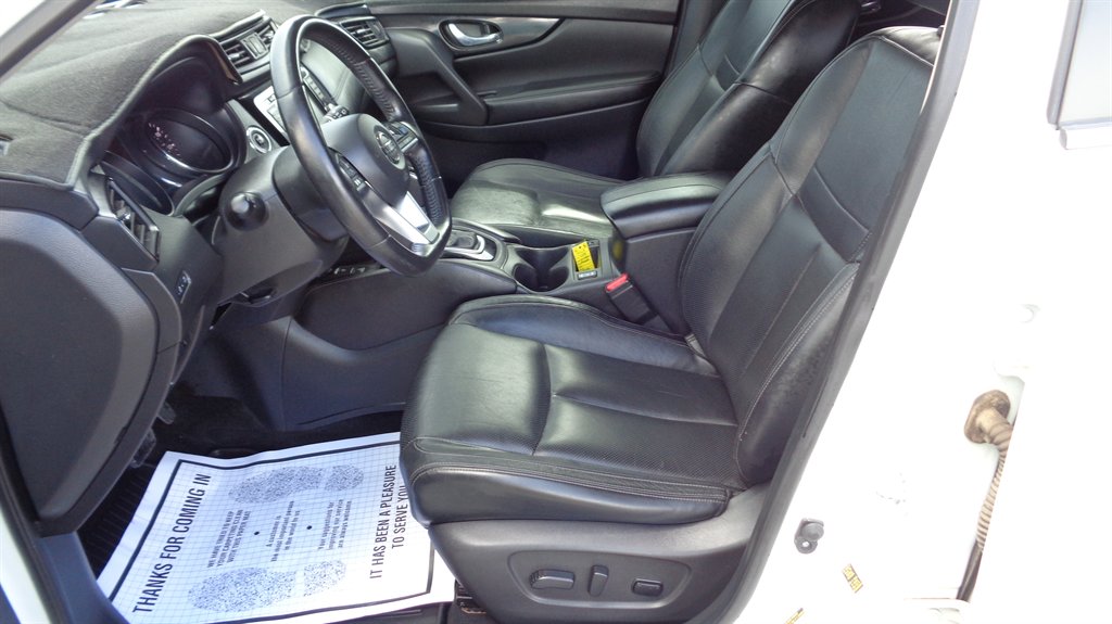 2018 Nissan Rogue - $17,999