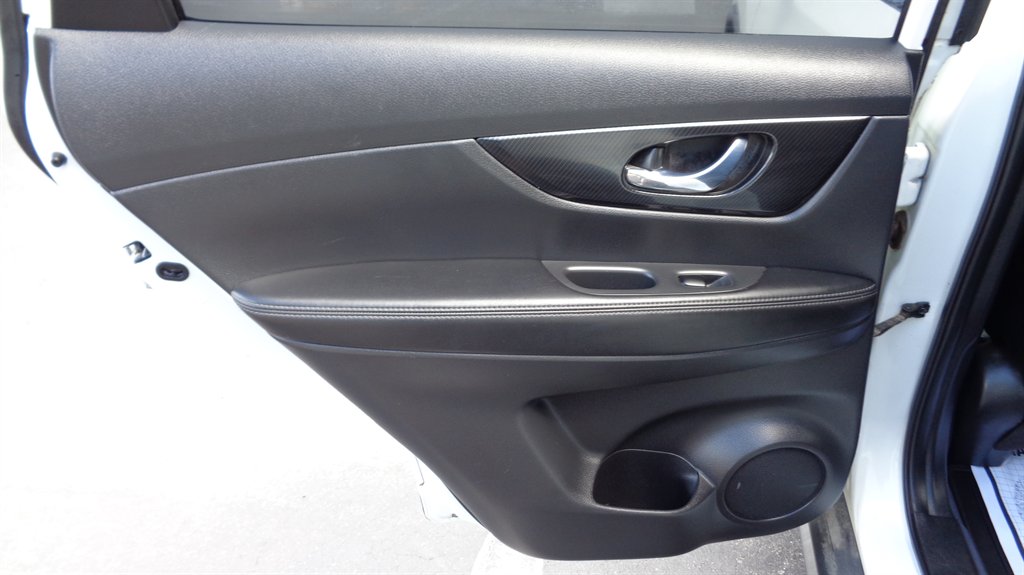 2018 Nissan Rogue - $17,999
