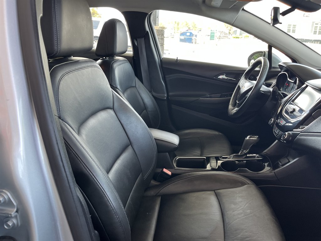 2017 Chevrolet Cruze - $17,999
