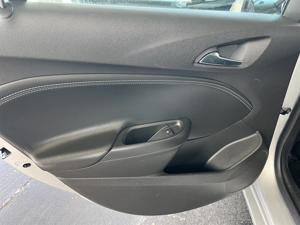 2017 Chevrolet Cruze - $17,999