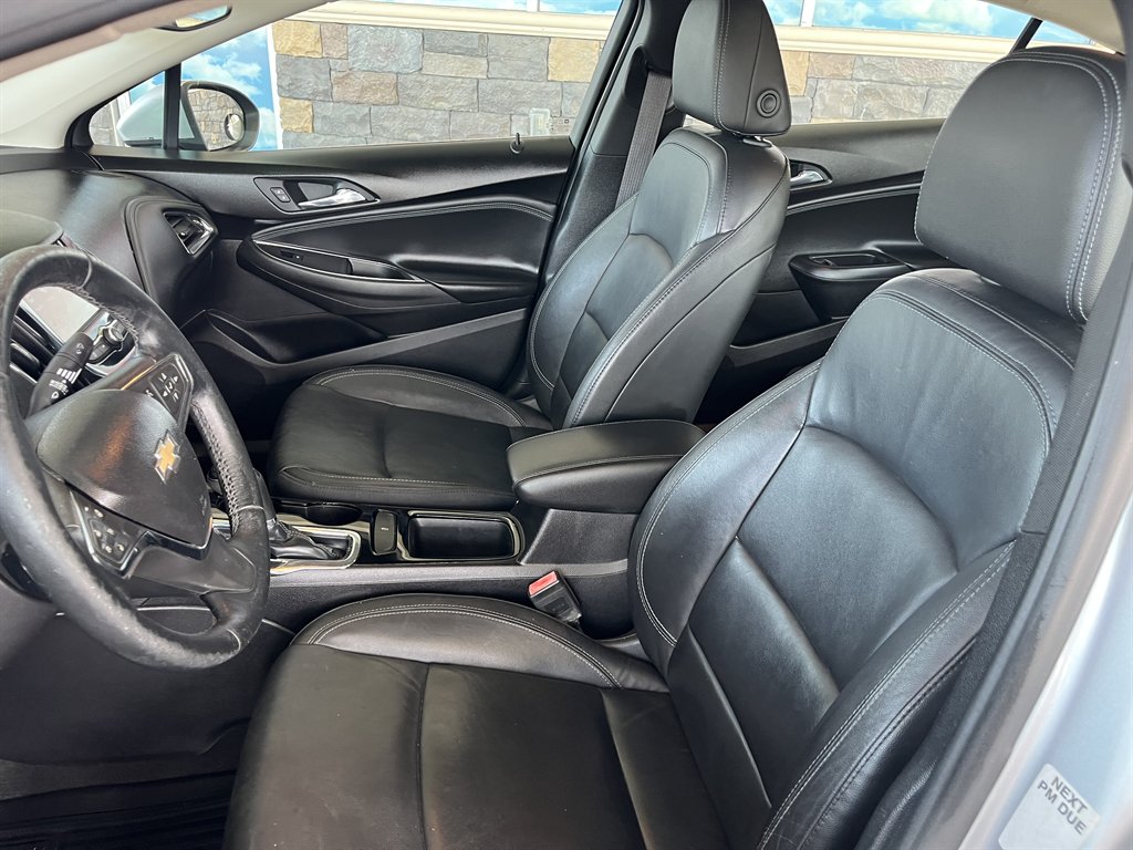 2017 Chevrolet Cruze - $17,999