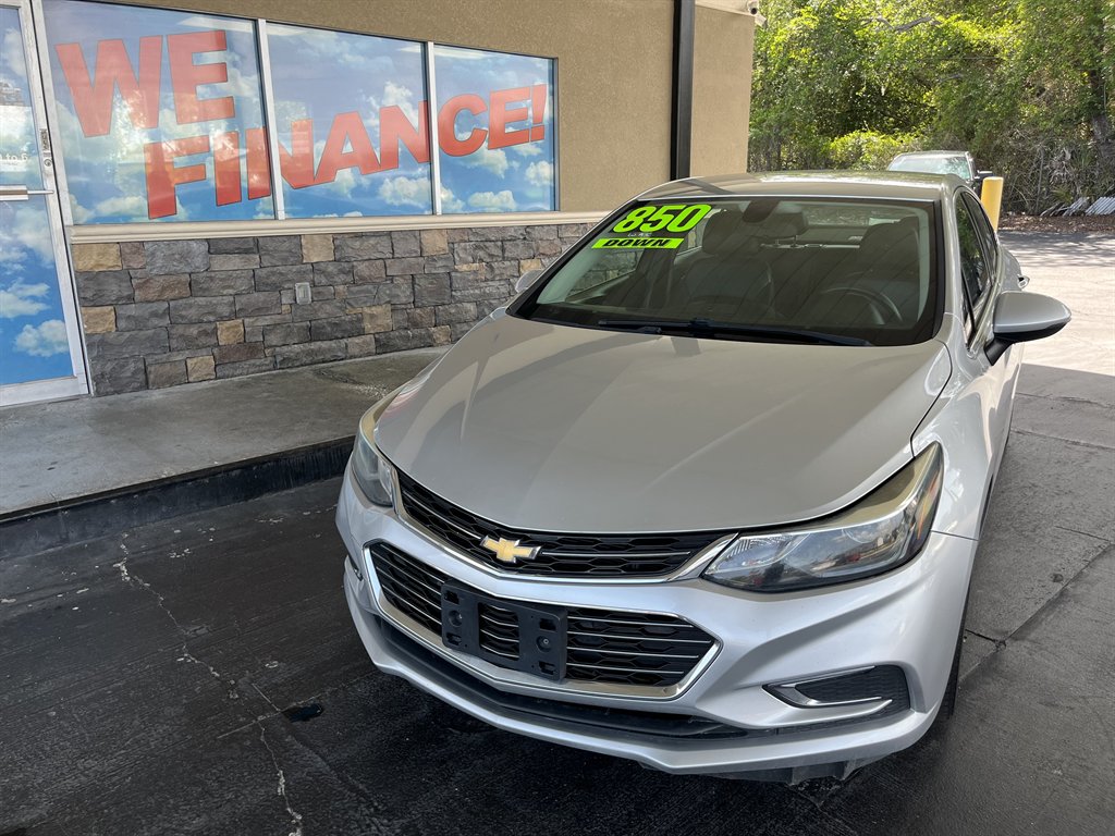 2017 Chevrolet Cruze - $17,999