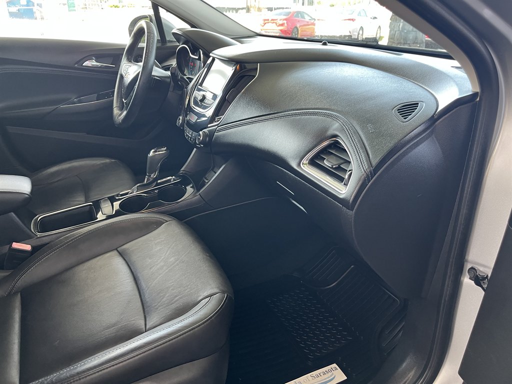 2017 Chevrolet Cruze - $17,999