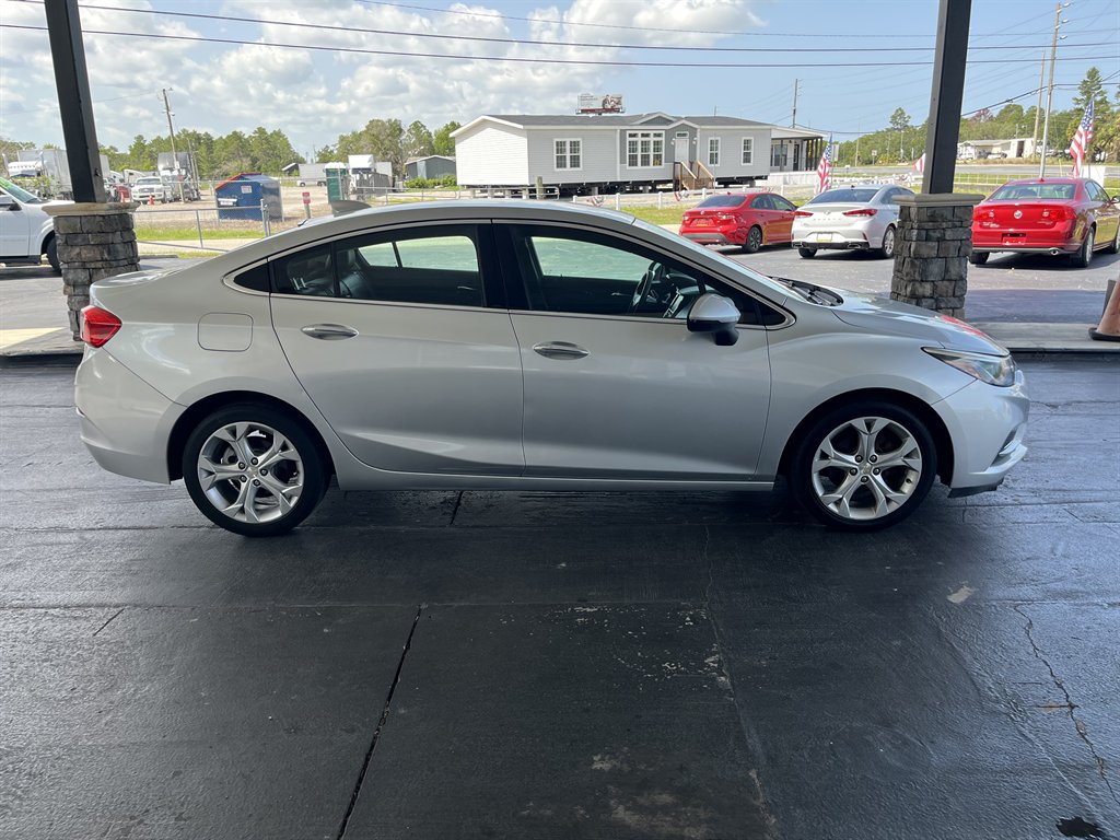 2017 Chevrolet Cruze - $17,999
