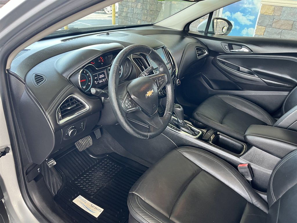 2017 Chevrolet Cruze - $17,999