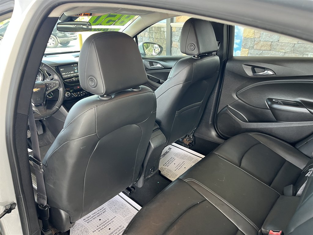 2017 Chevrolet Cruze - $17,999