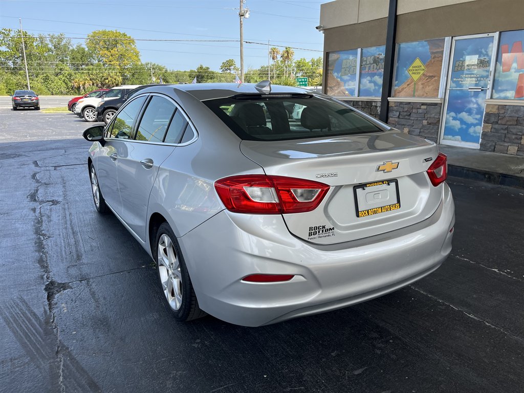 2017 Chevrolet Cruze - $17,999