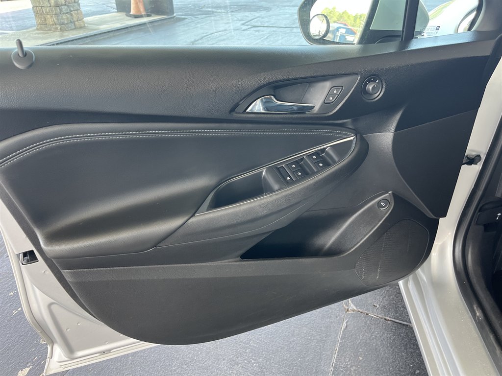 2017 Chevrolet Cruze - $17,999