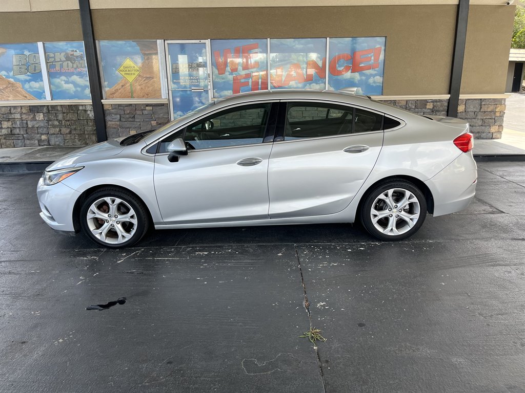 2017 Chevrolet Cruze - $17,999
