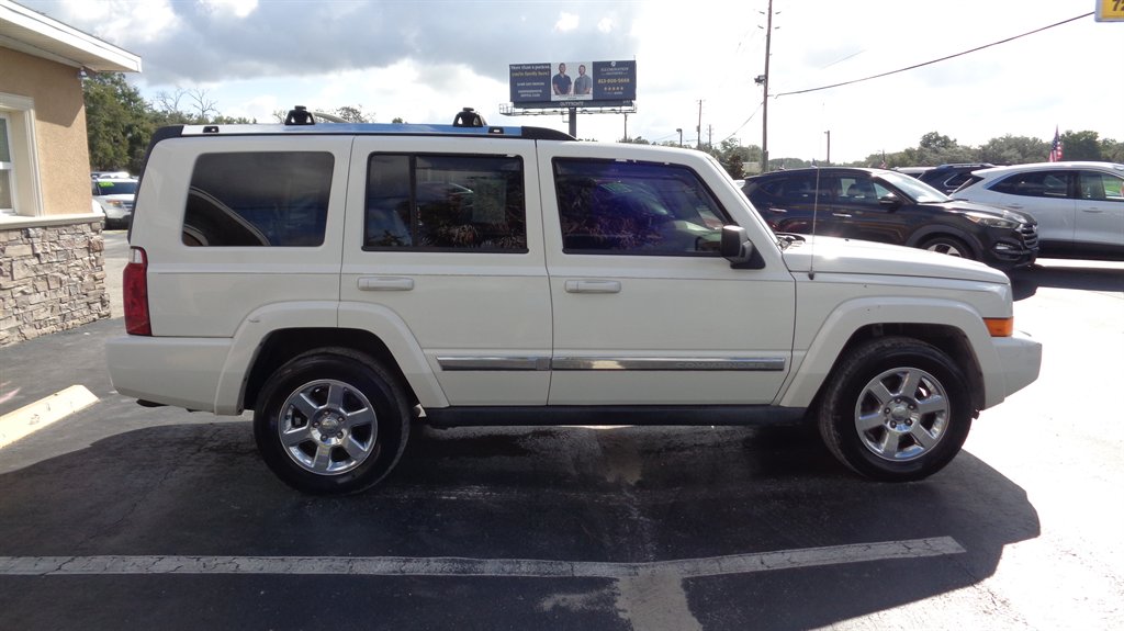 2008 Jeep Commander - $10,999
