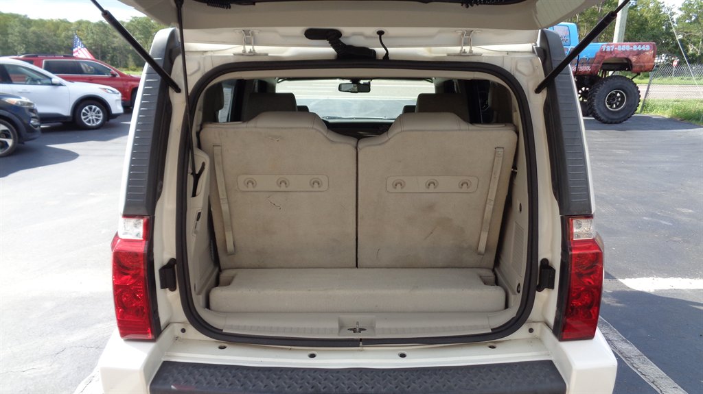 2008 Jeep Commander - $10,999