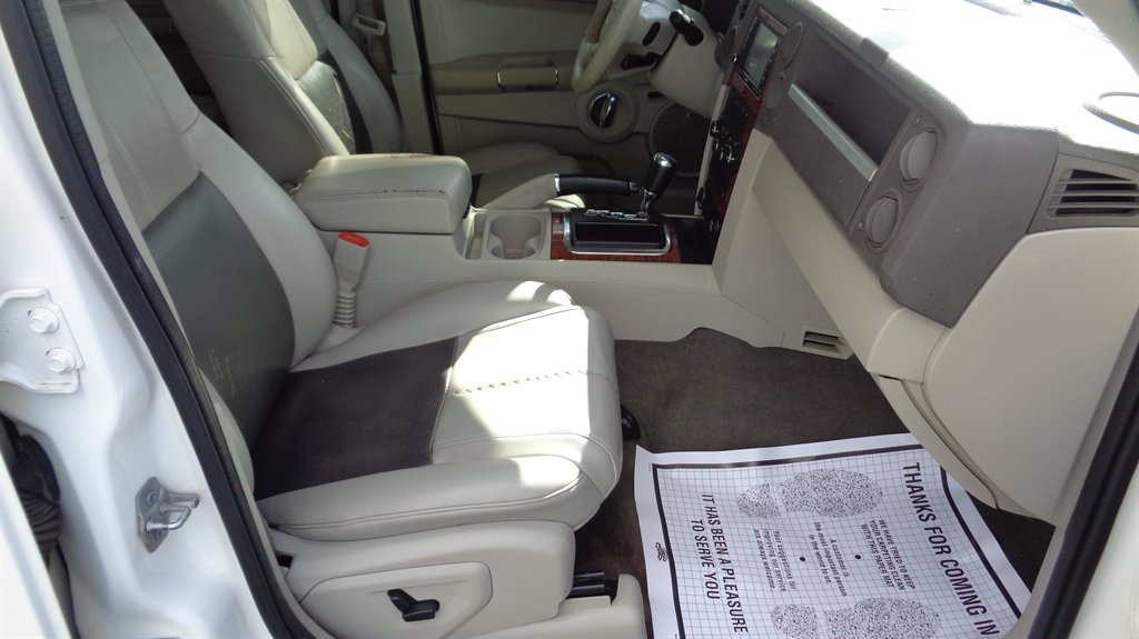 2008 Jeep Commander - $10,999