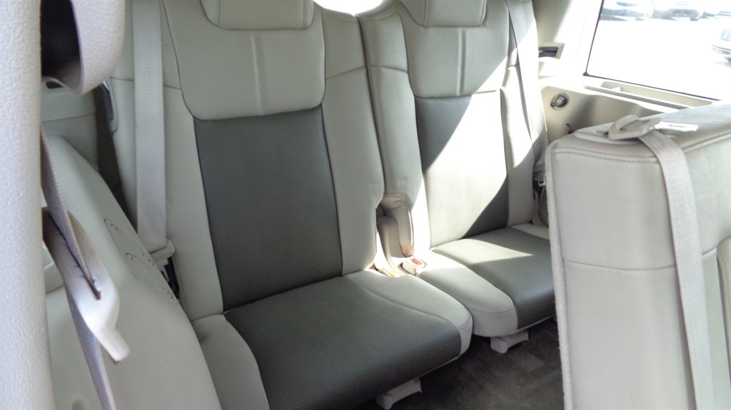 2008 Jeep Commander - $10,999