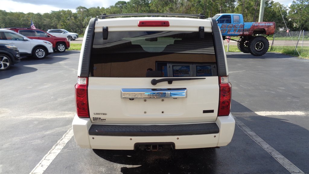 2008 Jeep Commander - $10,999