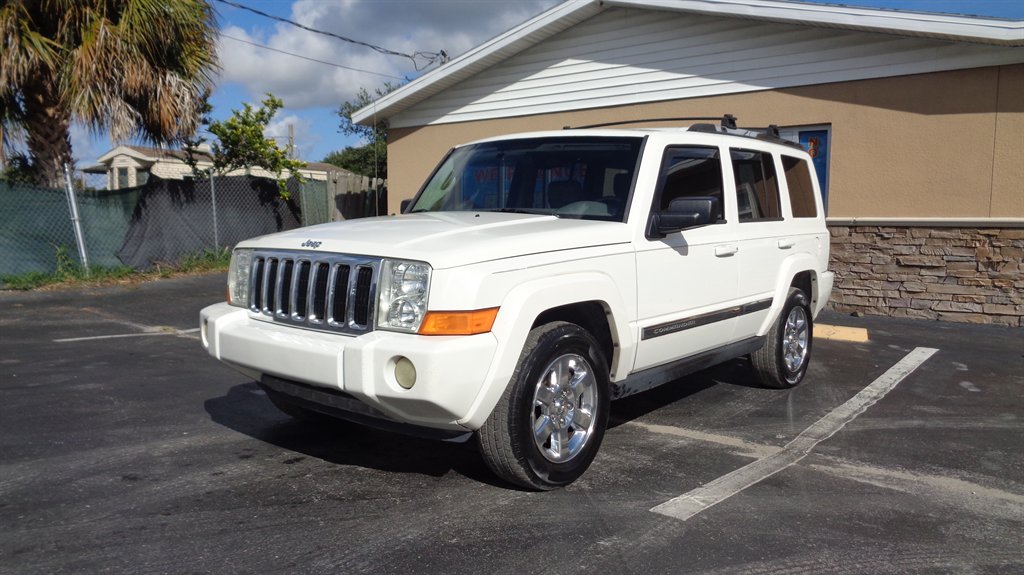 2008 Jeep Commander - $10,999