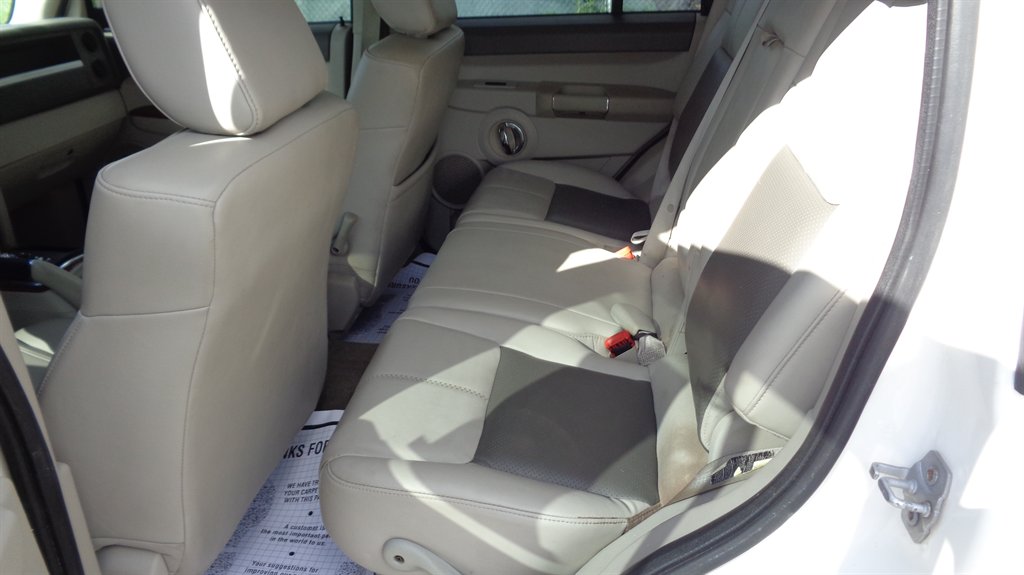 2008 Jeep Commander - $10,999