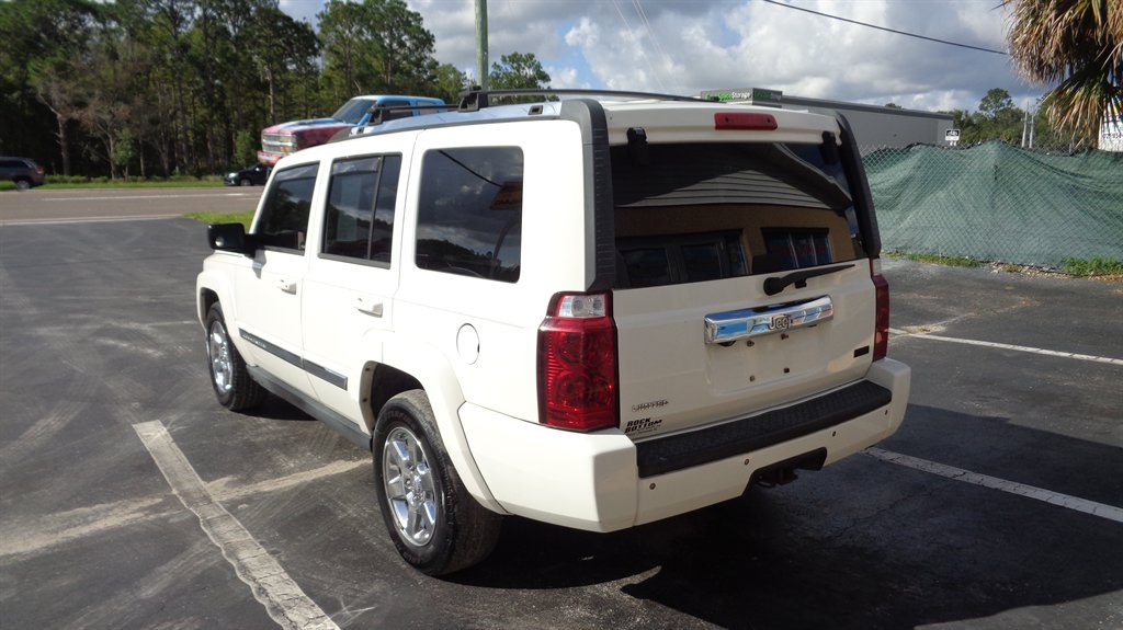2008 Jeep Commander - $10,999