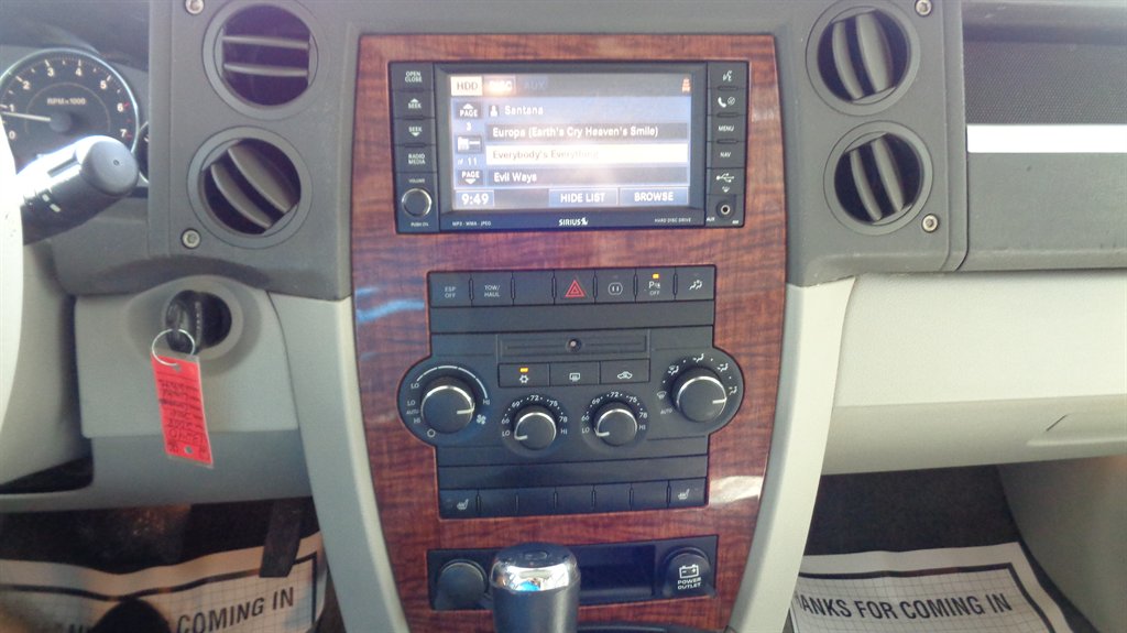2008 Jeep Commander - $10,999