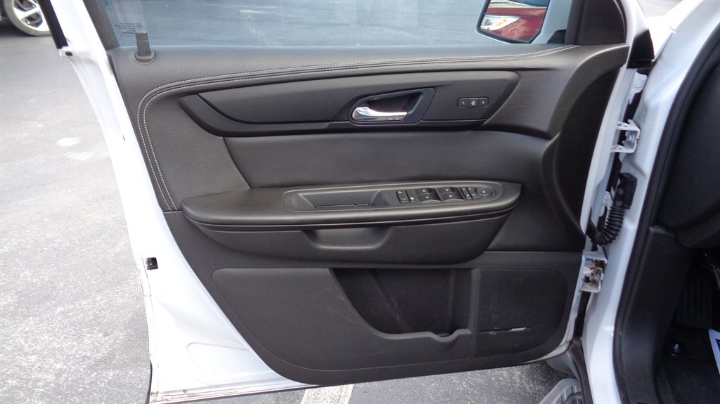 2016 Chevrolet Traverse - $15,999