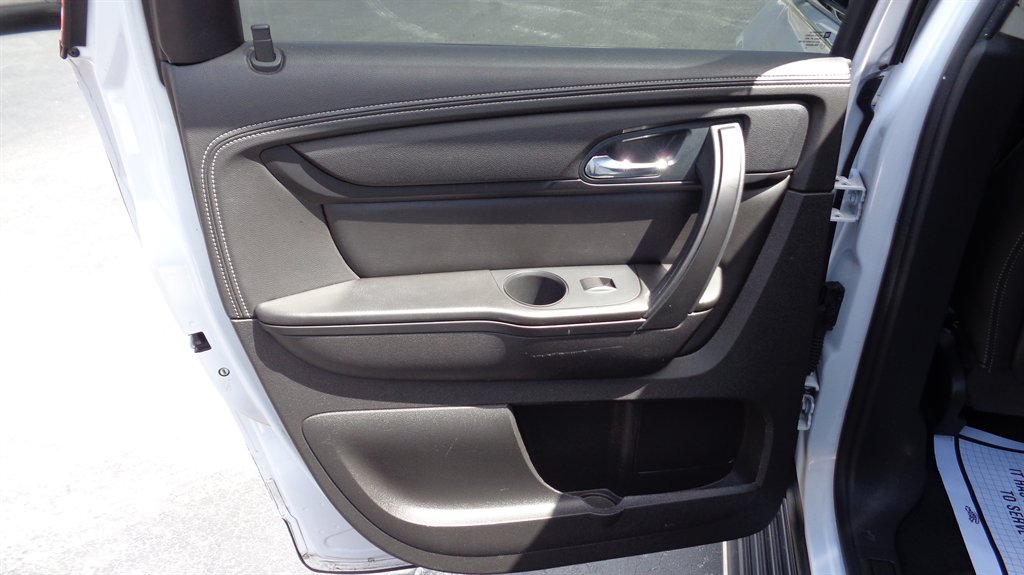 2016 Chevrolet Traverse - $15,999