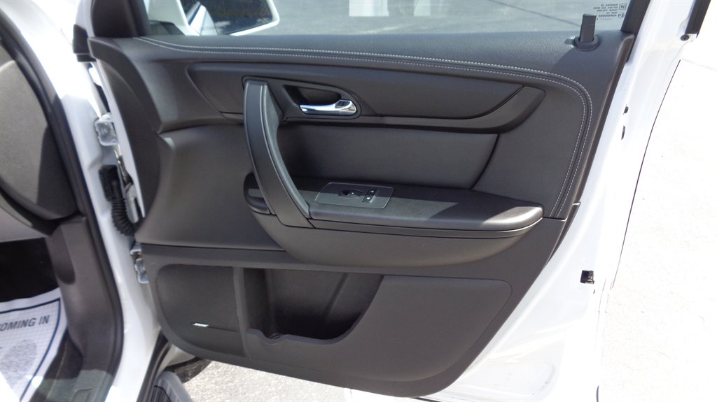 2016 Chevrolet Traverse - $15,999