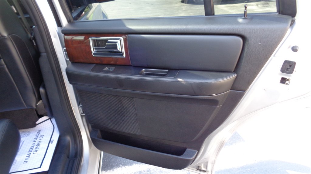 2015 Lincoln Navigator - $18,999